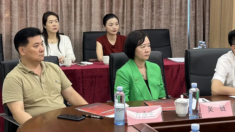 世界中醫藥學會聯合會醫療機構管理專業委員會領導蒞臨洛斯特制藥考察調研