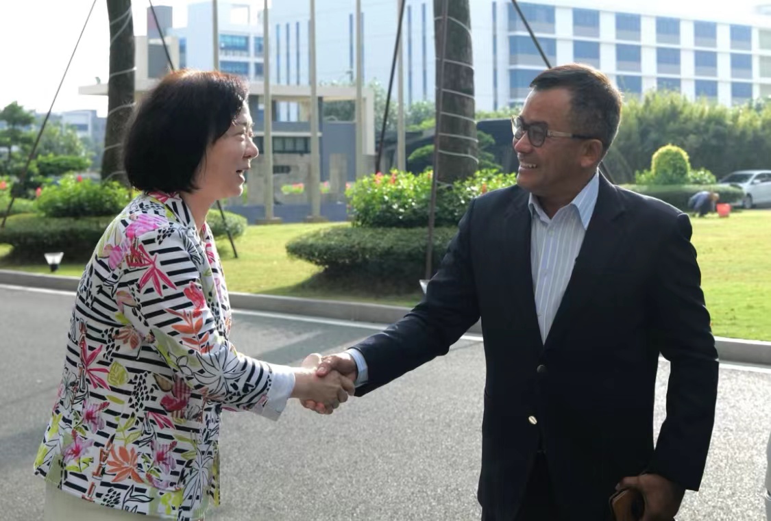 泰國(guó)北大年省政府官員到洛斯特制藥參觀交流