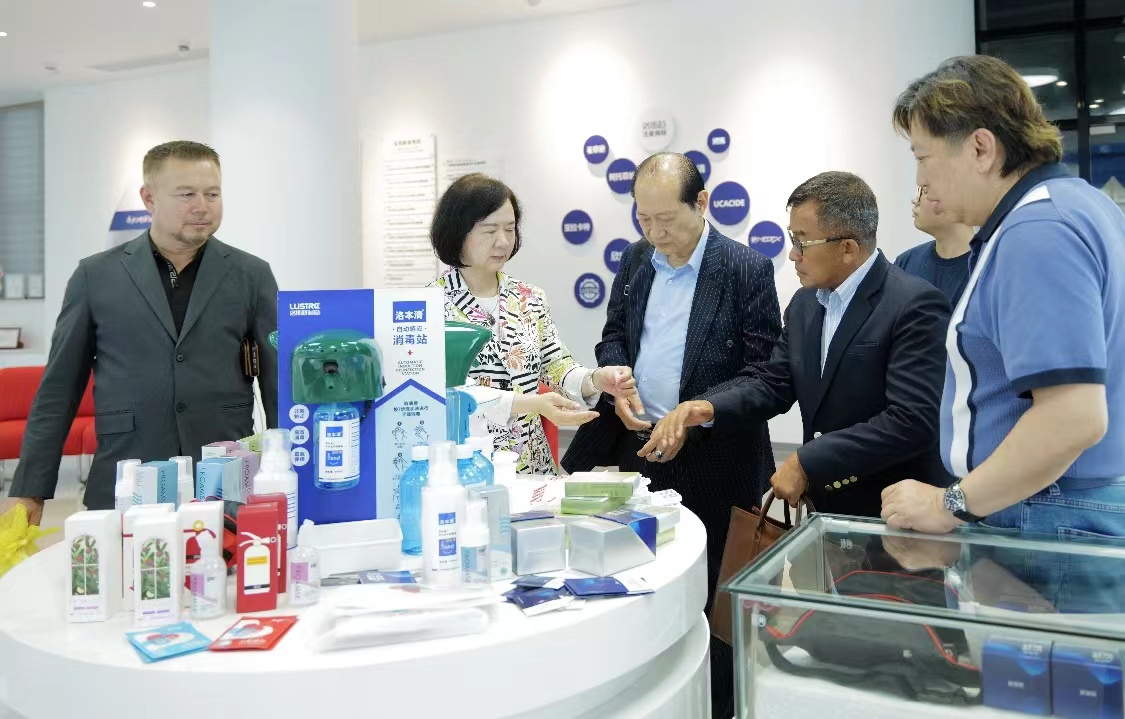 泰國(guó)北大年省政府官員到洛斯特制藥參觀交流